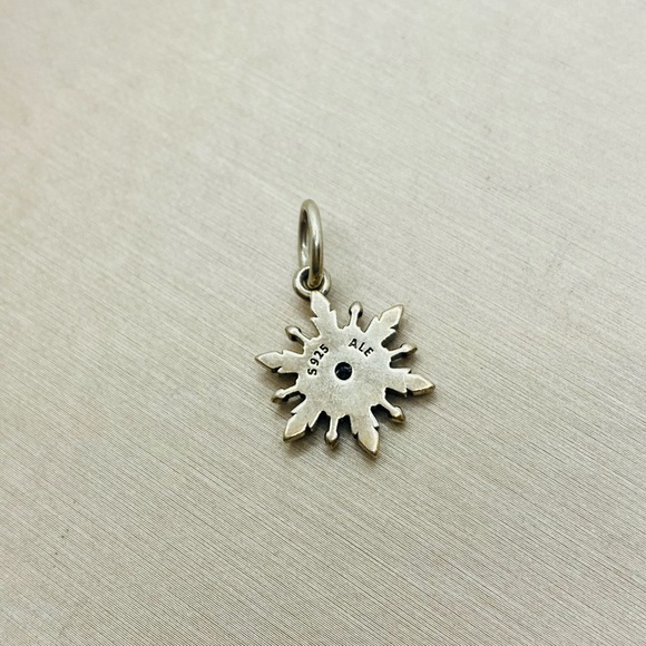 EUC Pandora 791564CZ Sterling Silver Disney Frozen Snowflake Dangle Charm - Picture 6 of 8